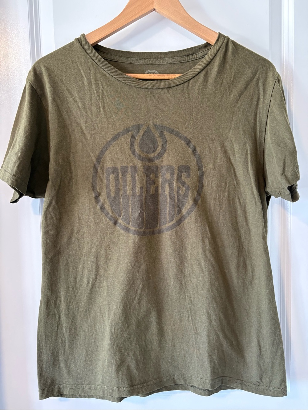 Edmonton Oilers Mono Logo Graphic Tee Women’s M